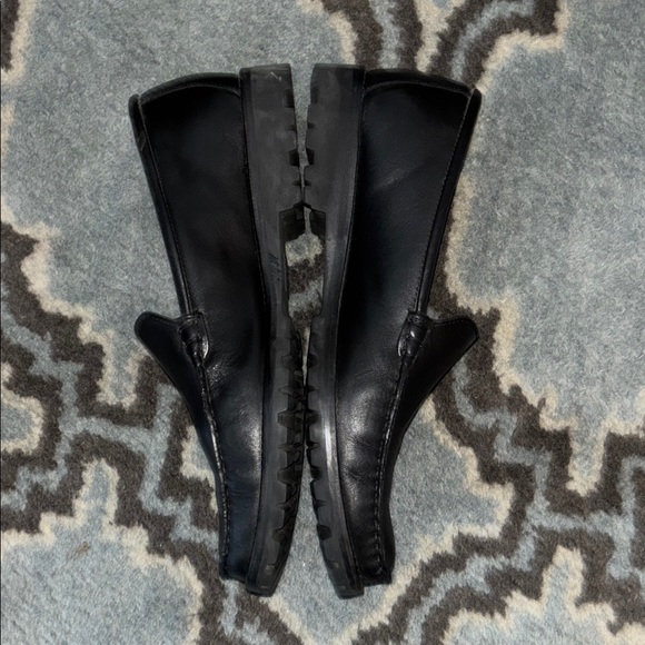 Black Cole Haan Slip-On Loafers with Smooth Leather and Classic Design - Picture 2 of 7